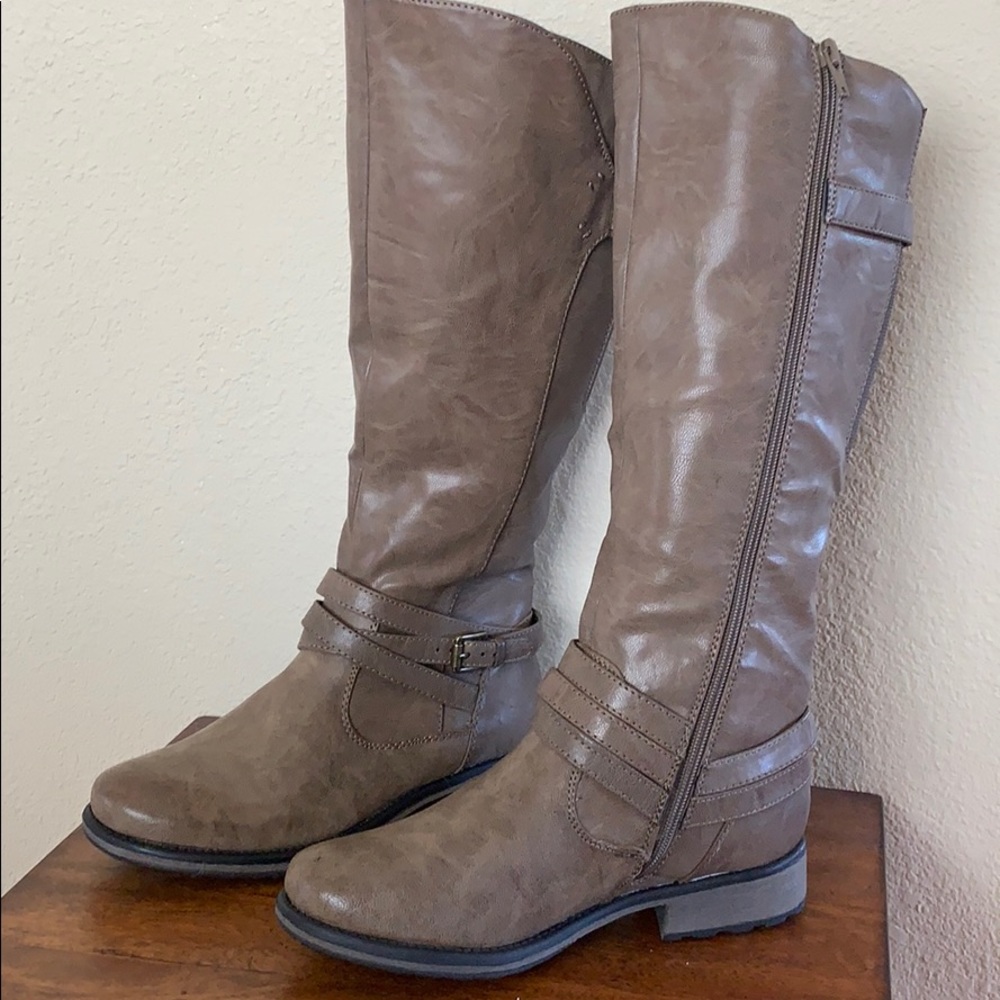 Never Worn Riding  Boots ! Size 7!
